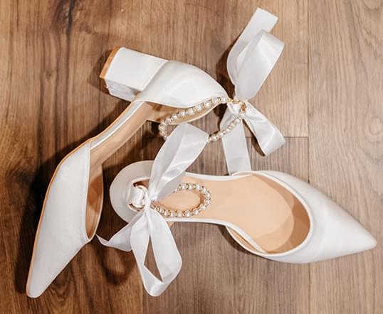 Massachusetts-wedding-photographer-bride-shoes