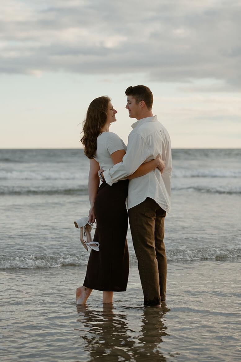 maine-beach-engagement-photography-couple-hugging